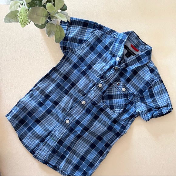 Tommy Hilfiger button-down - Picture 1 of 4
